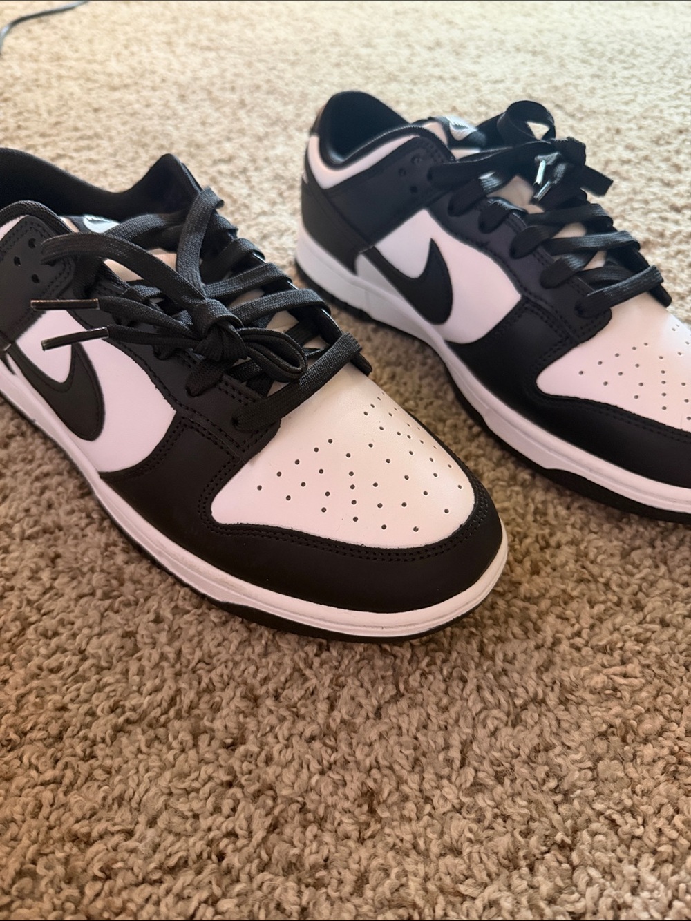 Nike Black and White Low-Top Sneakers - Picture 4 of 4